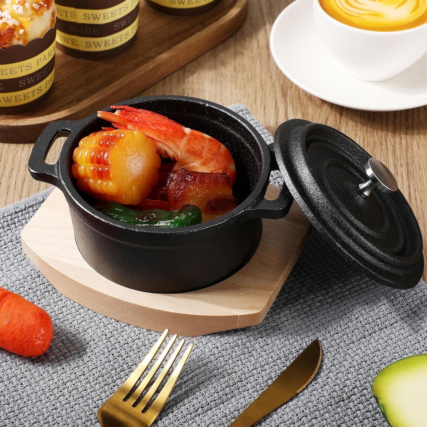 Skiennix 20 oz Dutch Oven Pot - Pre-Seasoned Cast Iron Casserole with Lid & Wooden Base | Heavy-Duty Mini Cocotte in Black