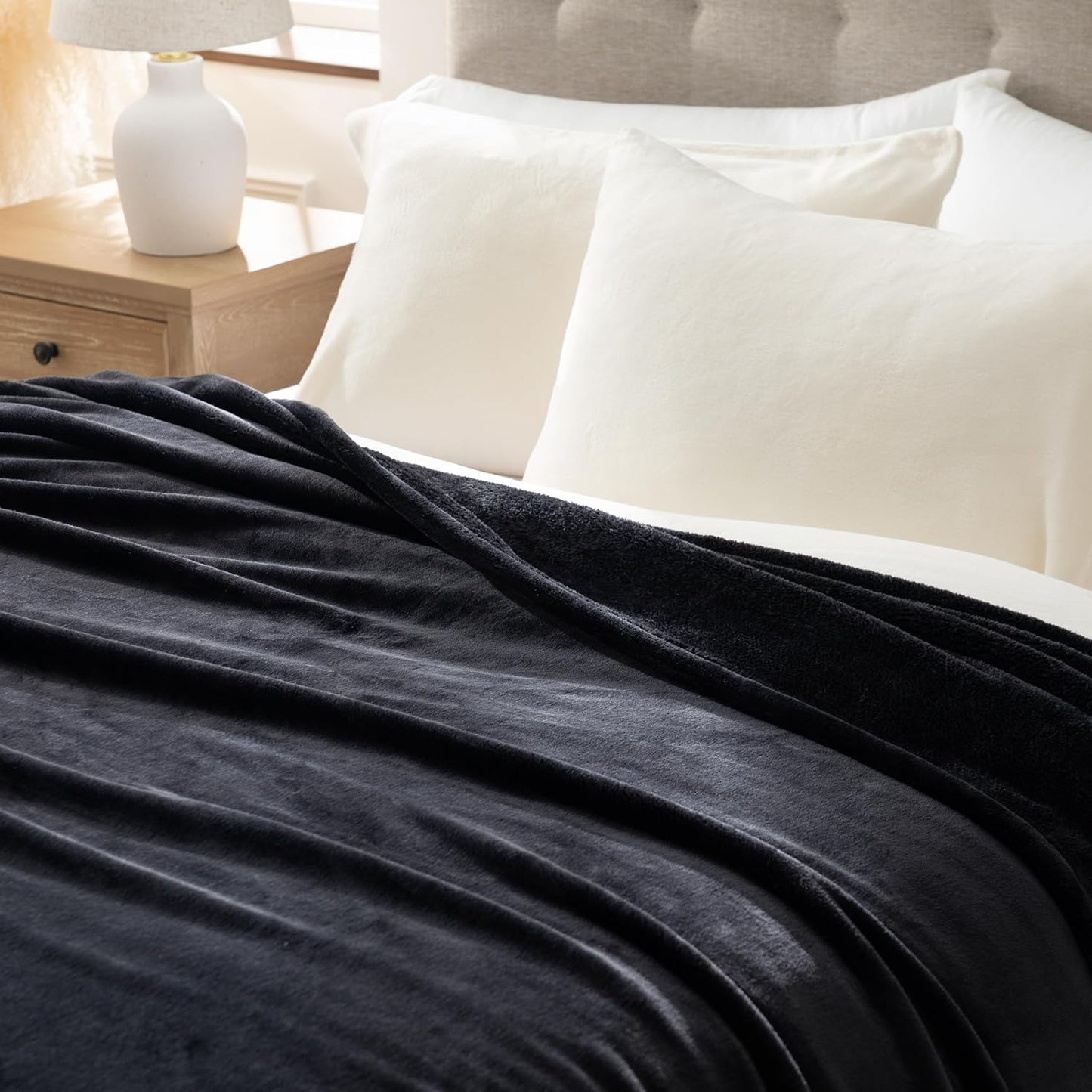 Skiennix Microfiber Fleece Blanket - Heavyweight Plush Warmth for Couch & Bed | 70in x 90in, Black