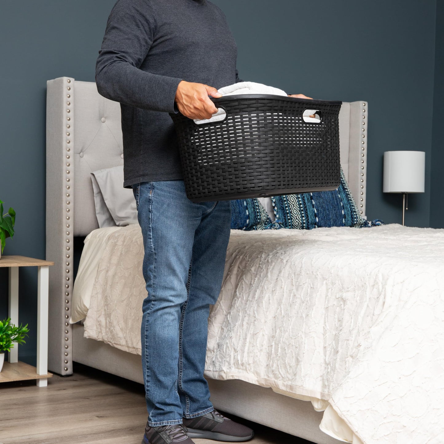 Mind Reader 40L Laundry Basket, Clothes Hamper, Premium Wicker Design, Plastic, Black