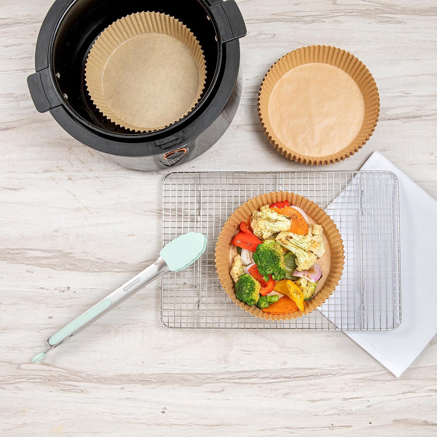 Restaurantware Air Fryer Liners - No-Stick Silicone Coating, 100 Round, 6.3 x 6.3 Inch, Food-Grade Paper