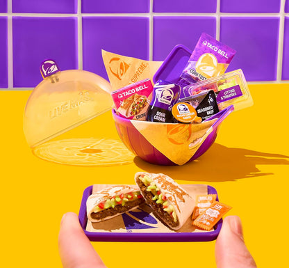 MGA's Miniverse Taco Bell Mini Collectibles - DIY Resin Replica Food, Blind Pack, Ages 8+