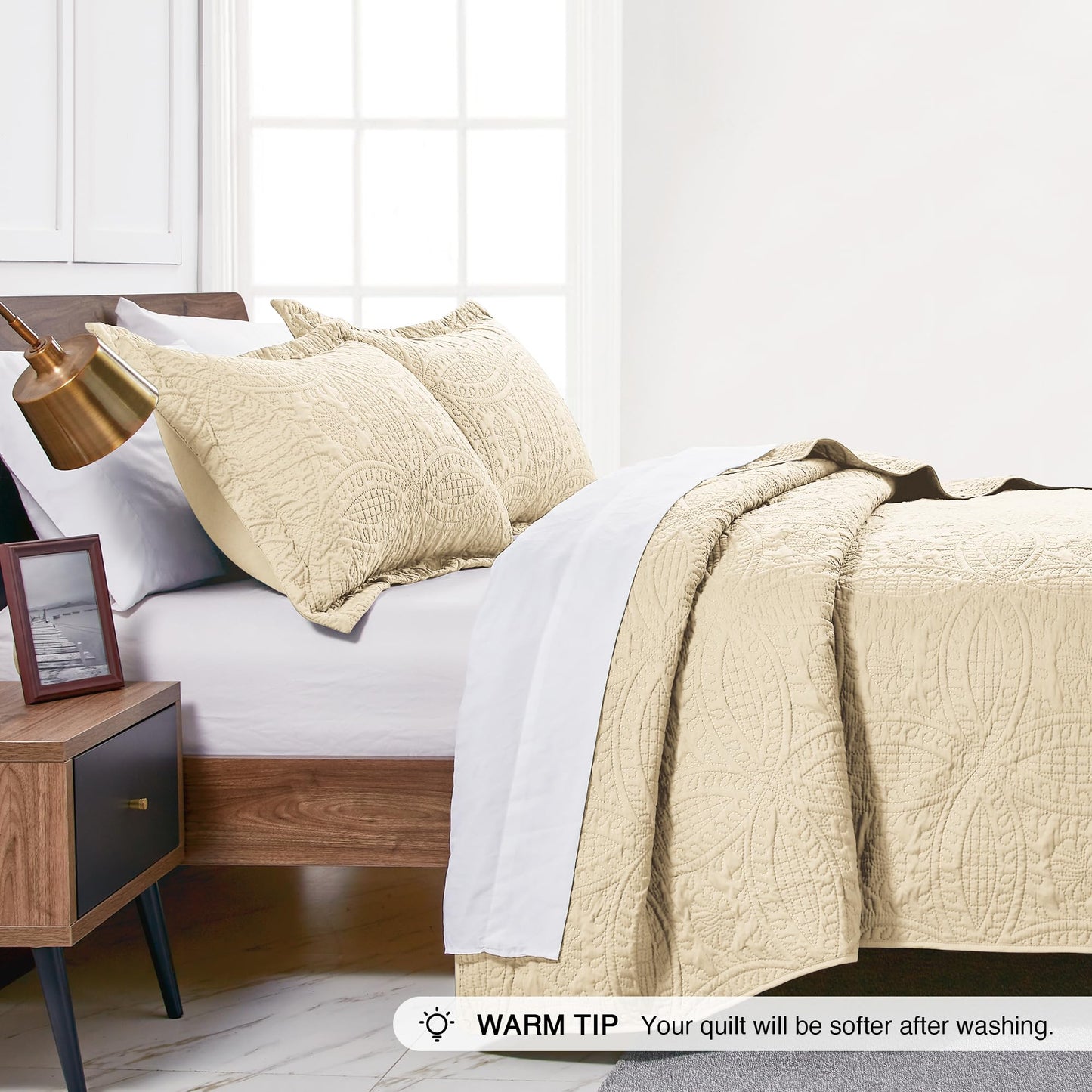 Love's cabin King Size Quilt Set Camel Bedspreads - Soft Bed Fall Quilt Lightweight Microfiber - Modern Style Coin Pattern Coverlet for All Season - 3 Piece (1 Quilt, 2 Pillow Shams)