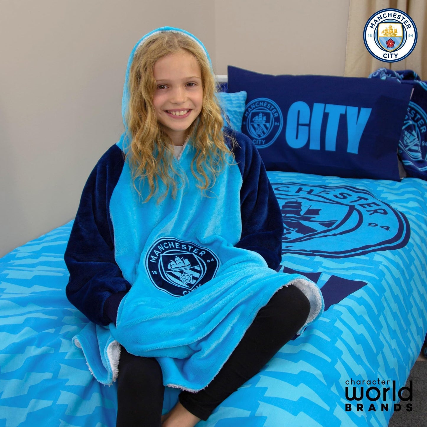 Manchester City FC Oversized Wearable Fleece Blanket, Super Warm and Cosy Premium Sherpa Lined, Design Perfect For Kids Aged 7-12 Years, One Size