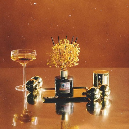 Cocorrína Reed Diffuser - Midnight New York 6.7 Fl. Oz Set with 8 Sticks & Baby's Breath Decor