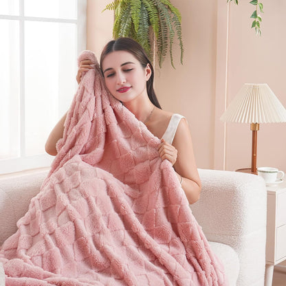Skiennix Pink Throw Blanket - Lightweight Plush Microfiber Fleece | 50x60 Inches, Cozy Diamond Checkered Pattern