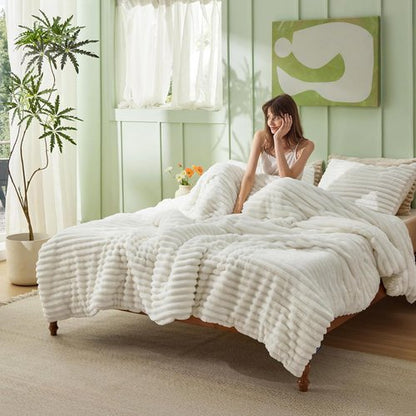 Bedsure Comforter Set - GentleSoft™ 3-Piece Double-Sided Fleece Queen Size Bedding, Cozy White & Striped Design, 90x90 Inches