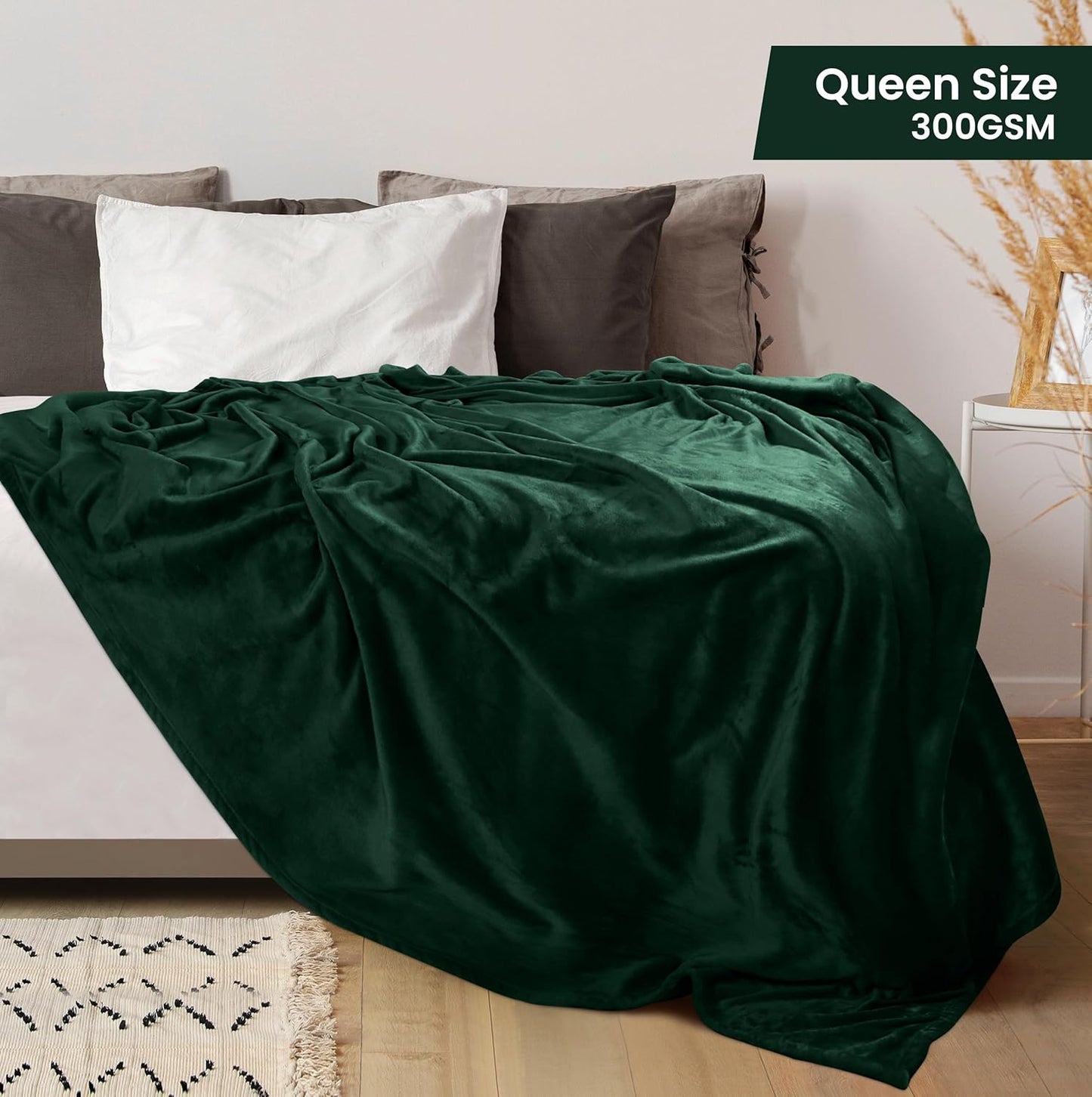 Utopia Bedding Fleece Blanket - Luxury Soft Microfiber Queen Size in Forest Green (90x90 Inch)