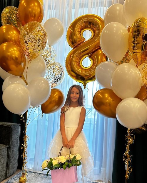 Gold Number 17 Balloon - 40 Inch Golden Birthday Decoration for 17th Celebration | Perfect for Boys & Girls