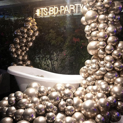 PartyWoo Metallic Gold Balloon Arch Kit - 154pcs in Various Sizes for Birthday, Graduation, Baby Shower & Wedding Decor | Chrome Gold