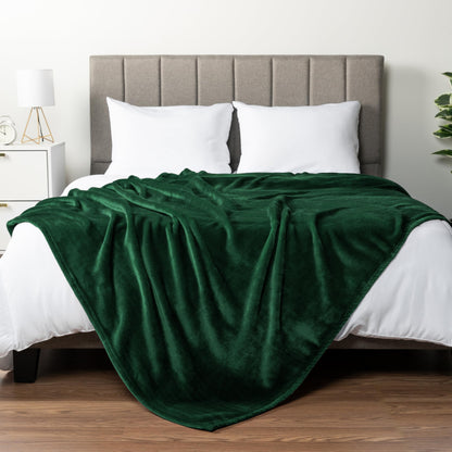 PAVILIA Fleece Blanket King Size | Super Soft, Plush, Luxury Flannel Throw | Lightweight Microfiber Blanket for Sofa Couch Bed (Emerald Green, 90x108 inches)