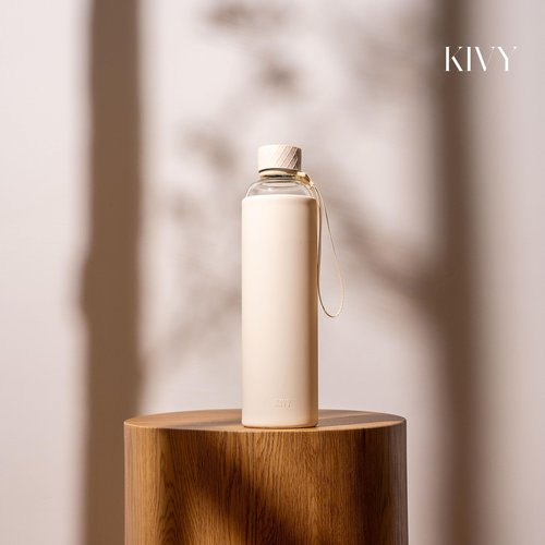 KIVY Glass Water Bottle with Silicone Sleeve 32 oz [WITH MEASUREMENT] - Borosilicate Glass Water Bottle Screw Top - Clear Bottles with Measurement Marking - Slim Waterbottle Aesthetic - Cream White