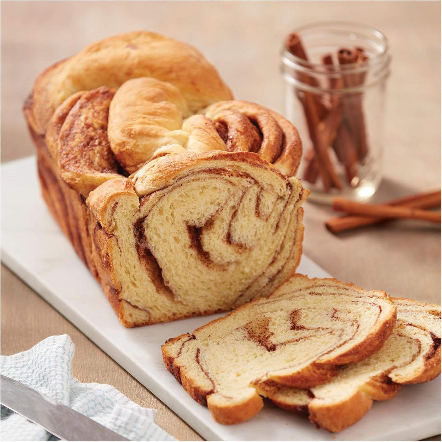 Wilton Gold Non-Stick Bakeware Large Loaf Pan - Perfect for Breads & Pound Cakes - Even Heat Distribution - 9.25 x 5.25 x 2.75 Inch