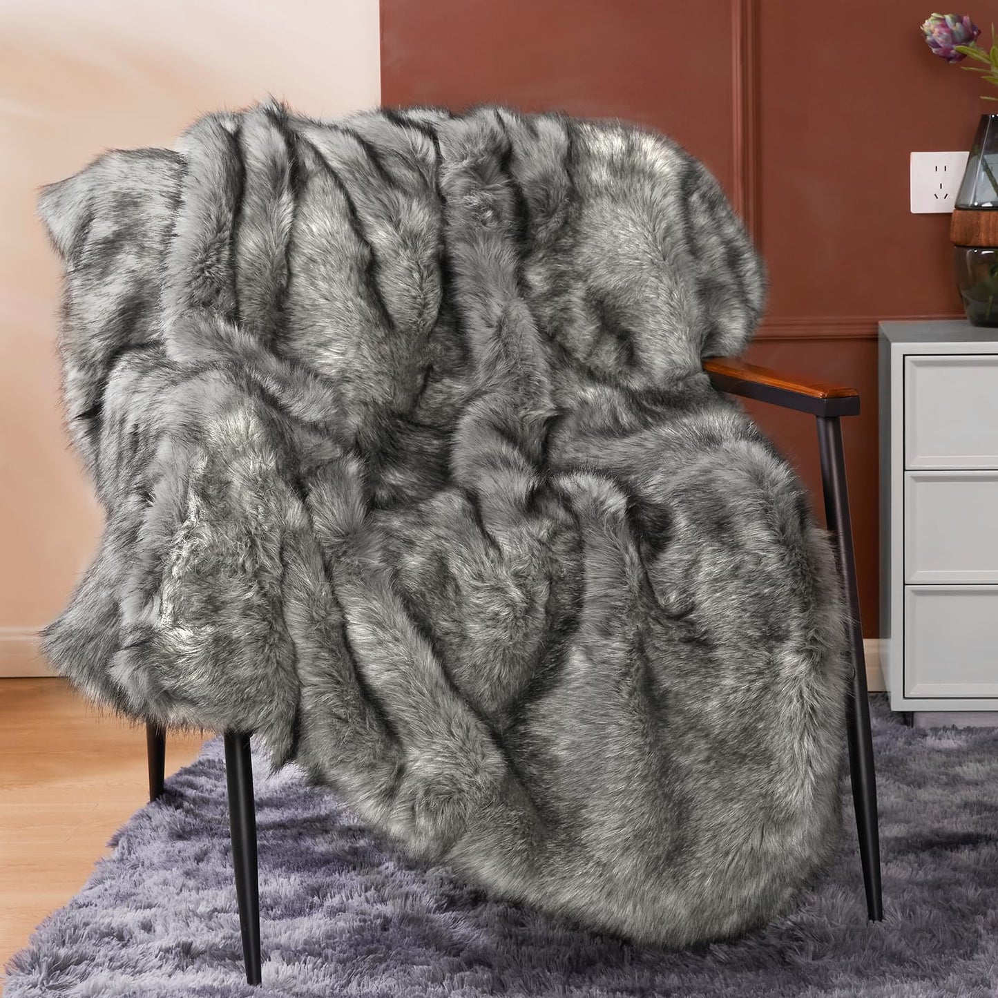 Touchat Luxury 1000GSM Faux Fur Throw Blanket, Super Heavy Thick Warm Cozy Blankets for Couch Bed Sofa, Plush Fuzzy Elegant Soft Reversible Mink Blanket for Living Room Bedroom, 50''x60'',White&Grey