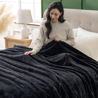 Skiennix Microfiber Fleece Blanket - Heavyweight Plush Warmth for Couch & Bed | 70in x 90in, Black