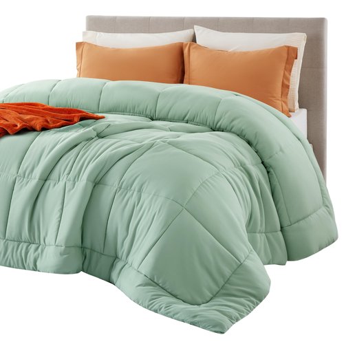Bedsure Comforter Duvet Insert - Quilted Comforters Full Size, All Season Duvet, GentleSoft Down Alternative Bedding Blanket, with 8 Tabs, Gifts for Women/Men, Sage Green, Full 86 x 82 Inches