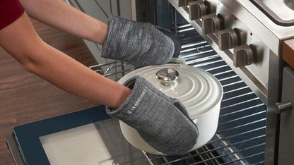 Le Creuset Mini Oven Mitts Set of 2 - 8" Heat-Resistant Kitchen Accessories | Noir Color