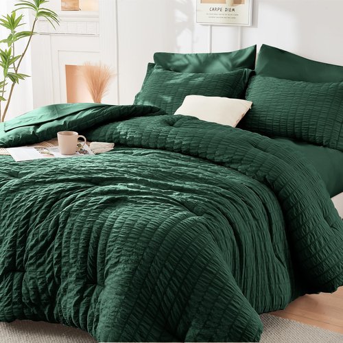 HYMOKEGE Emerald Green Queen Comforter Set Seersucker 7 Pieces, All Season Luxury Bed in a Bag Queen for Bedroom, Bedding Set with Comforter, Sheets, Pillowcases & Shams