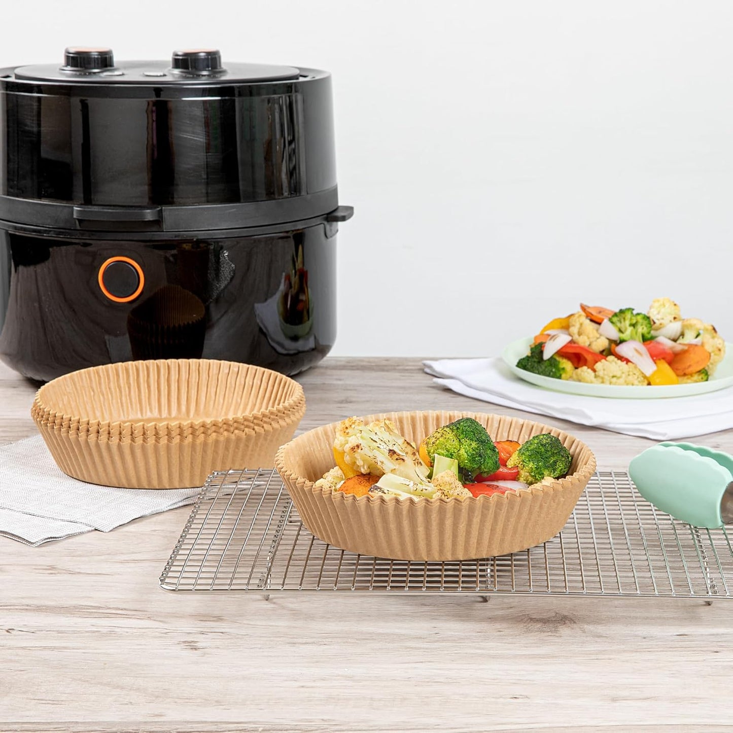 Restaurantware Air Fryer Liners - No-Stick Silicone Coating, 100 Round, 6.3 x 6.3 Inch, Food-Grade Paper