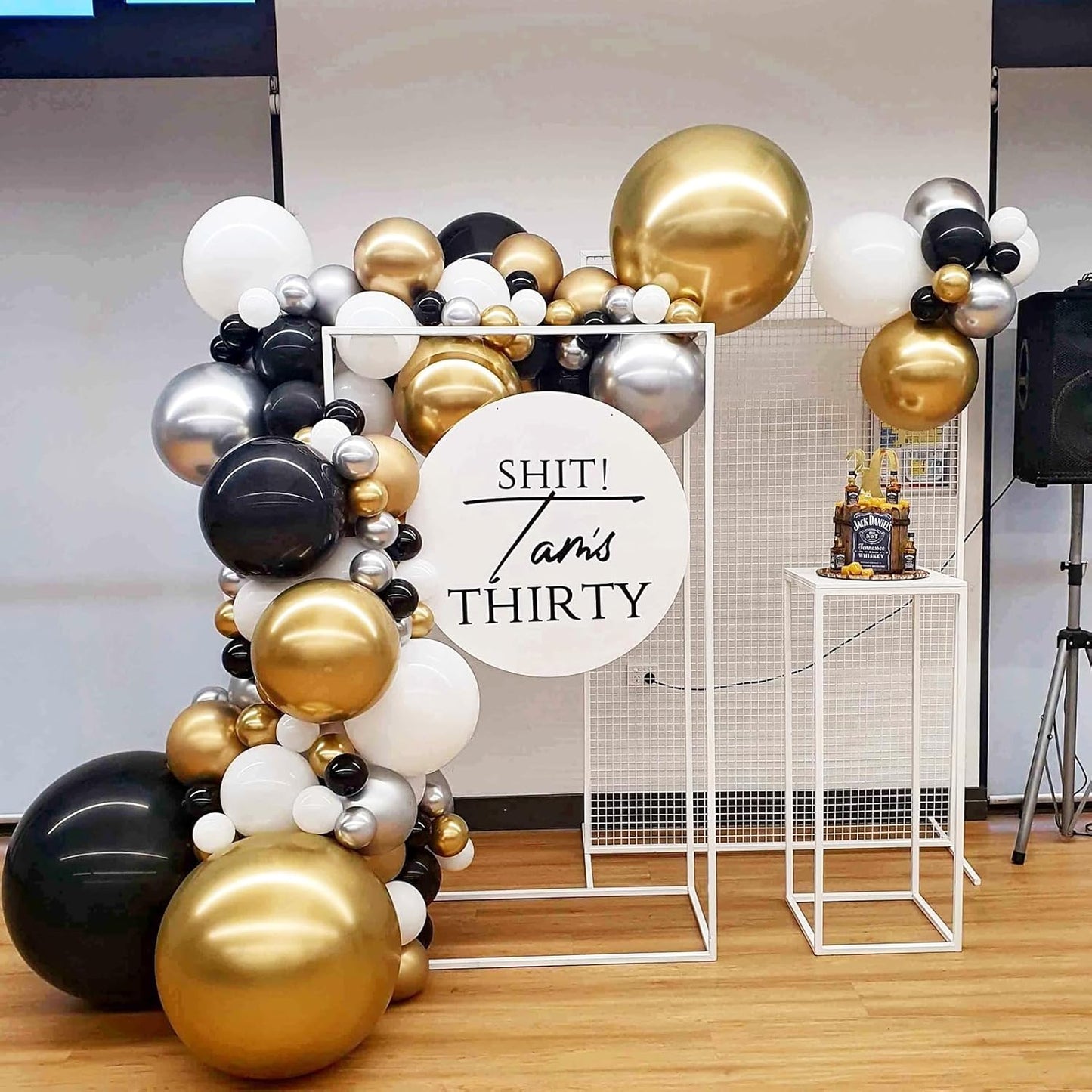 Voircoloria 148-Piece Black and Gold Balloon Garland Arch Kit - Perfect for Graduation, Birthday & New Year Celebrations