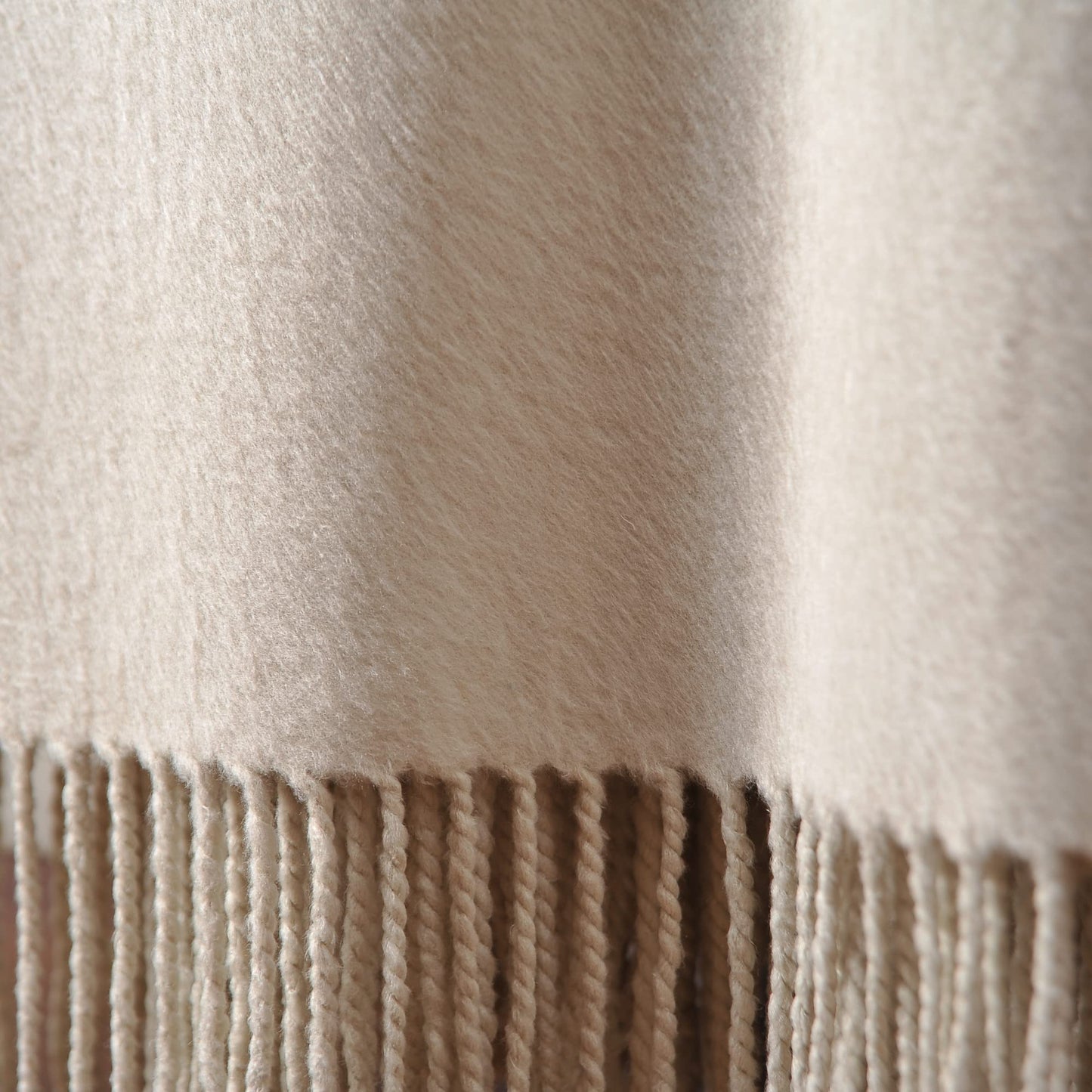 CUDDLE DREAMS Silk Throw Blanket with Hand-Knotted Fringe, Natural, Soft & Breathable (Ivory)