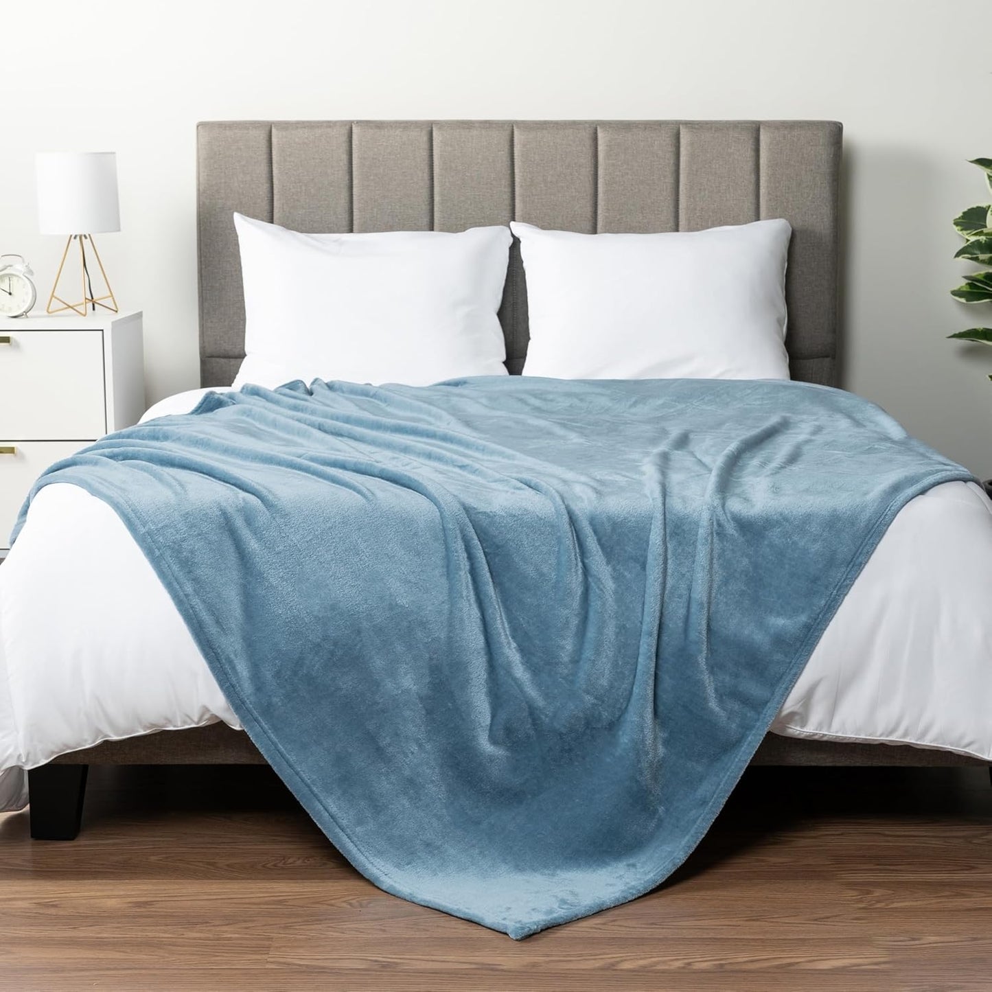 PAVILIA Dusty Blue Fleece Throw Blanket - Super Soft Flannel Couch Blanket | Cozy 50x60 Velvet Gift