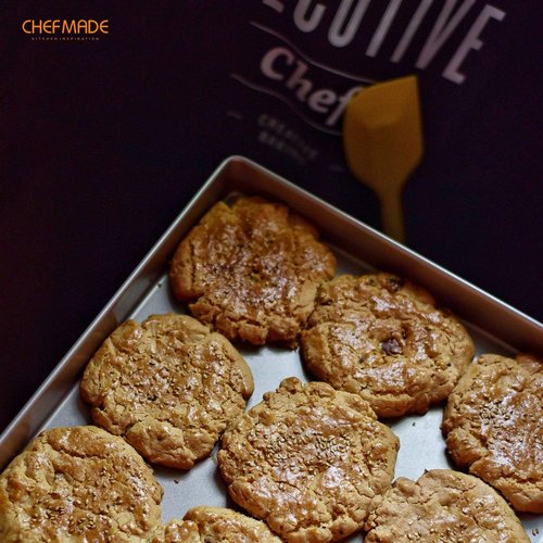 CHEFMADE Non-Stick 11-Inch Baking Sheet Pan - Dishwasher Safe Bakeware for Roasting & Baking | Champagne Gold