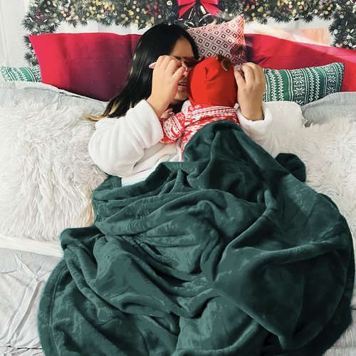 Bedsure GentleSoft Fleece Throw Blanket Forest Green - 300GSM Blankets for Couch, Sofa, Bed, Soft Lightweight Plush Cozy Throws for Toddlers, 50x60 inches