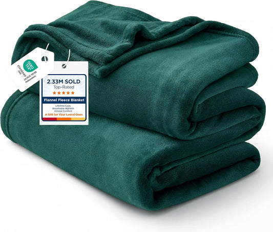 Bedsure GentleSoft Fleece Blanket - Lightweight Plush Cozy Twin Size in Emerald Green, 60x80 Inches