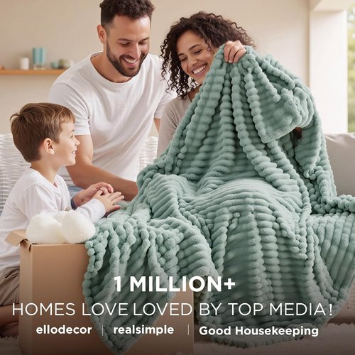 Bedsure GentleSoft King Size Blanket - Cozy Sage Green Fleece Throw, 108x90 Inches for Ultimate Comfort