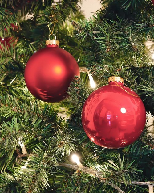 DN DECONATION Red Glass Christmas Ornaments - Set of 9 Hanging Baubles for Tree Decoration | 3.15" Size