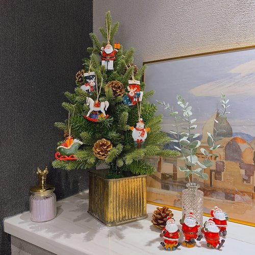 Crafjie Christmas Miniature Figurines - 4PCS Santa Claus Ornaments for Festive Holiday Decor
