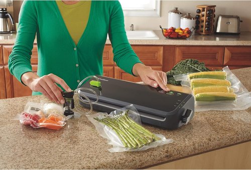 FoodSaver Vacuum Sealer Machine - Includes Starter Bags & Rolls for Fresh Food Storage