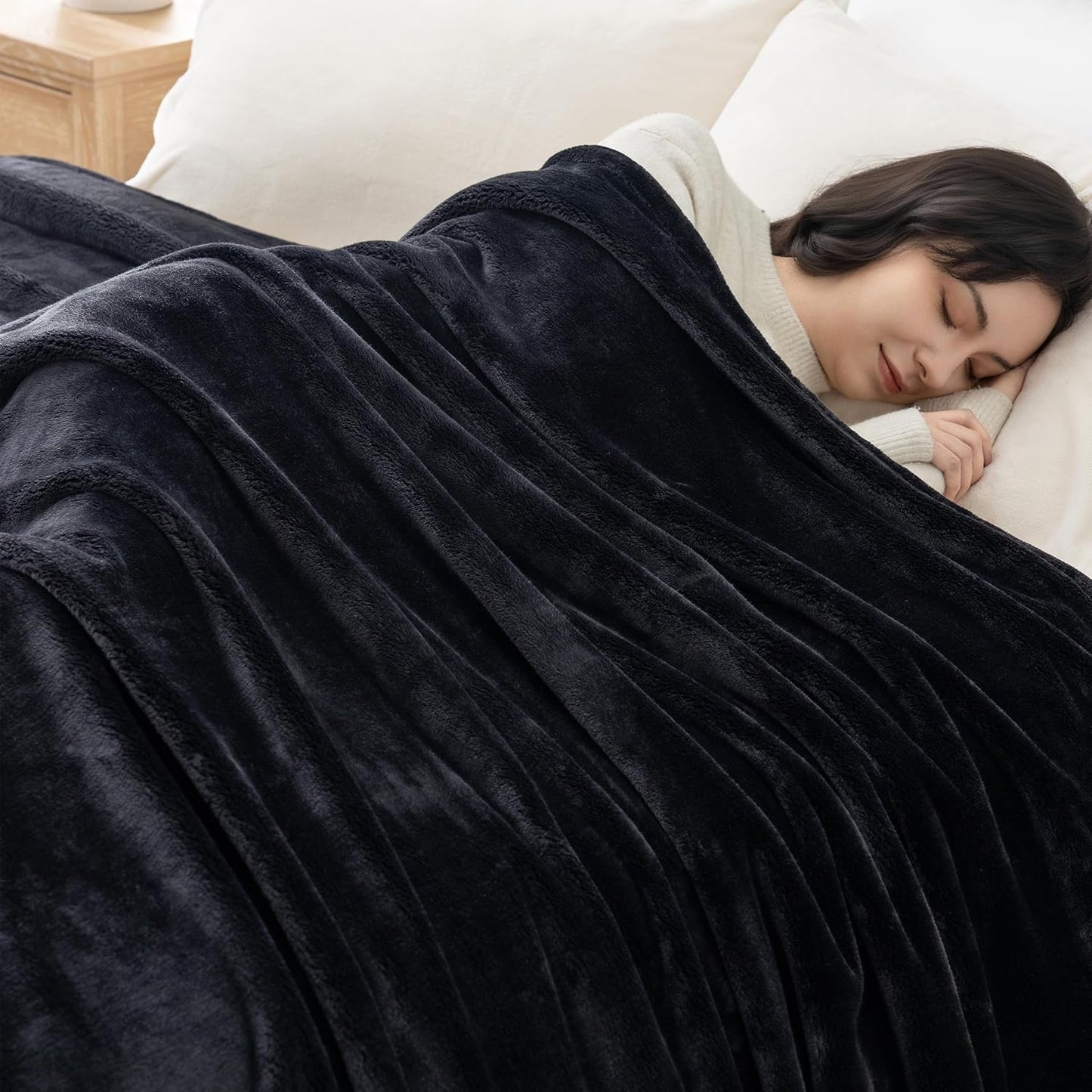 Skiennix Microfiber Fleece Blanket - Heavyweight Plush Warmth for Couch & Bed | 70in x 90in, Black