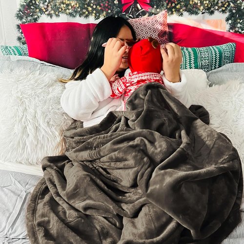 Bedsure GentleSoft Brown Fleece Blanket - King Size Plush Cozy Microfiber, 108x90 Inches