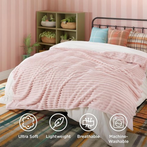 Bedsure GentleSoft King Size Blanket - Cozy Crystal Pink Fleece Throw, 108x90 Inches for Ultimate Comfort