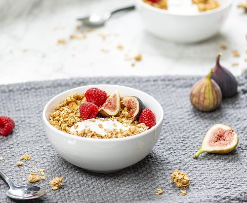 KooK Ceramic Cereal Bowls - Microwave & Dishwasher Safe Porcelain Dishes - 24 oz Marshmallow White (Set of 4)