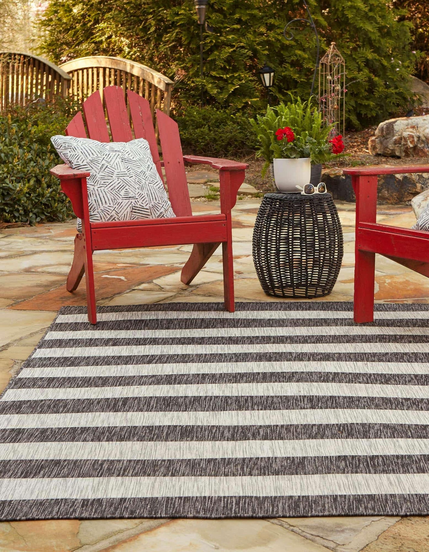 Unique Loom Outdoor Striped Collection Area Rug - Distressed Stripe (5' 1" x 7' 1" Rectangle Charcoal Gray/Ivory)