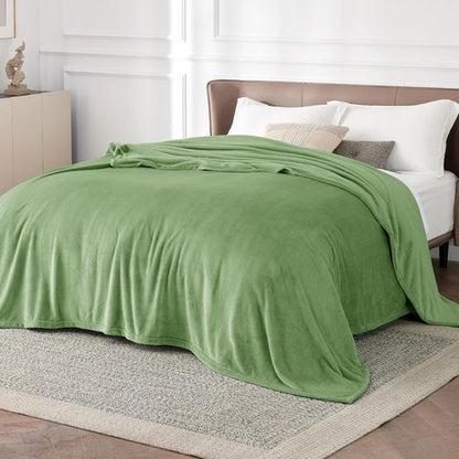 Bedsure GentleSoft Green Fleece Blanket - Soft, Lightweight Plush Queen Size, Emerald, 90x90 Inches