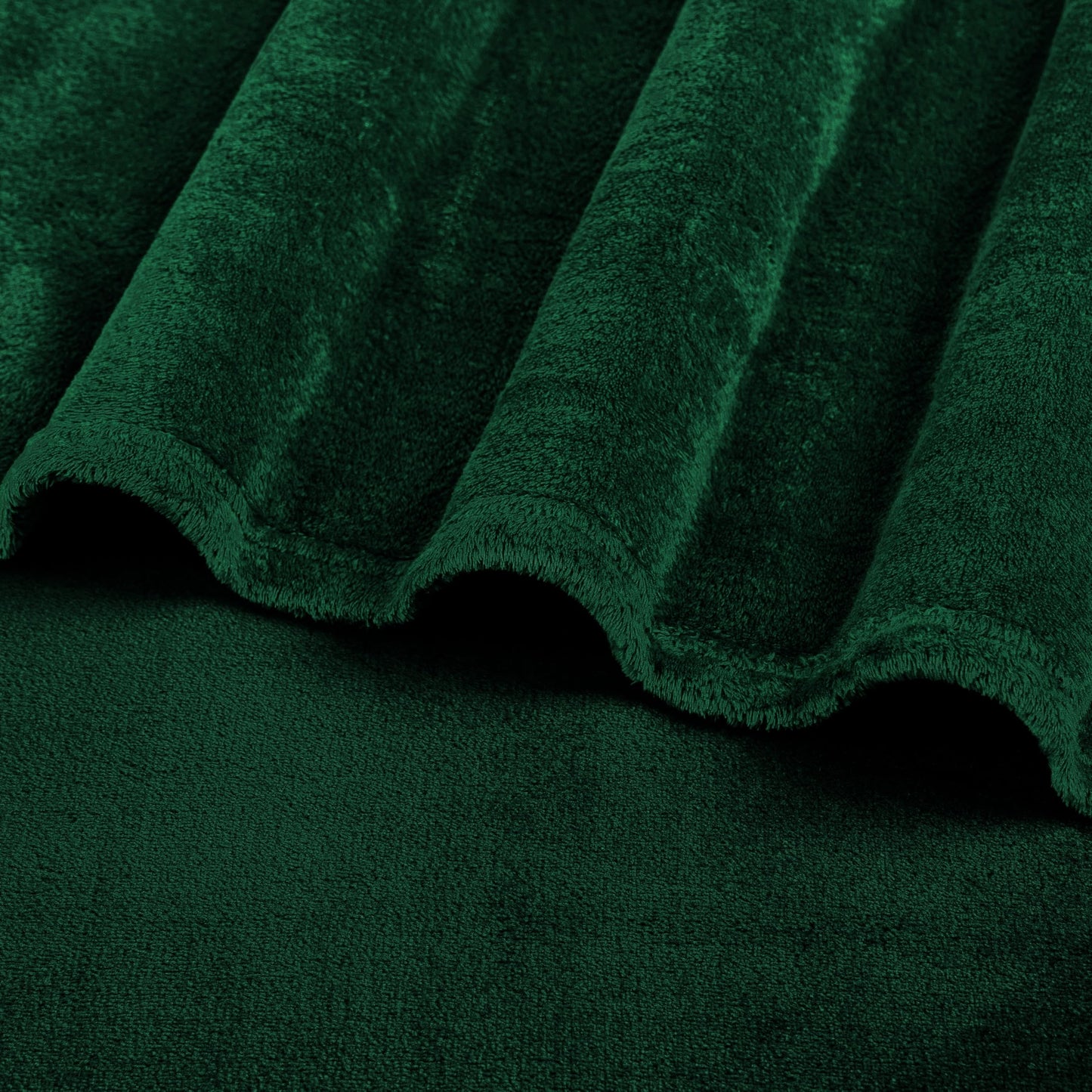 PAVILIA Fleece Blanket King Size | Super Soft, Plush, Luxury Flannel Throw | Lightweight Microfiber Blanket for Sofa Couch Bed (Emerald Green, 90x108 inches)
