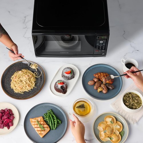 Farberware 0.7 Cu. Ft. Microwave Oven - 700 Watts, Auto Cook Settings & Child Safety Lock | Black