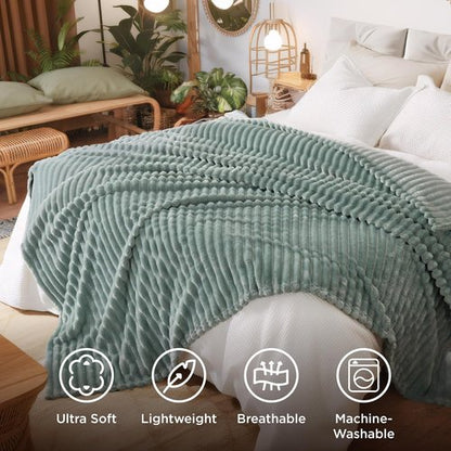 Bedsure GentleSoft King Size Blanket - Cozy Sage Green Fleece Throw, 108x90 Inches for Ultimate Comfort