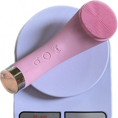 Sonic vibration heating device combined with electric silicone facial cleansing brush